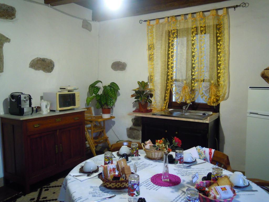 Casa Castori Panzió Macomer Kültér fotó
