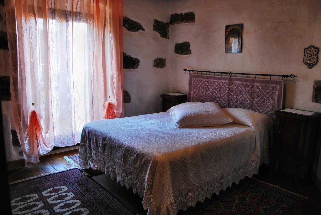 Casa Castori Panzió Macomer Kültér fotó