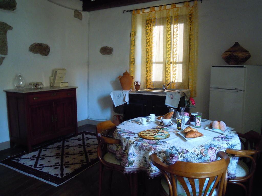 Casa Castori Panzió Macomer Kültér fotó